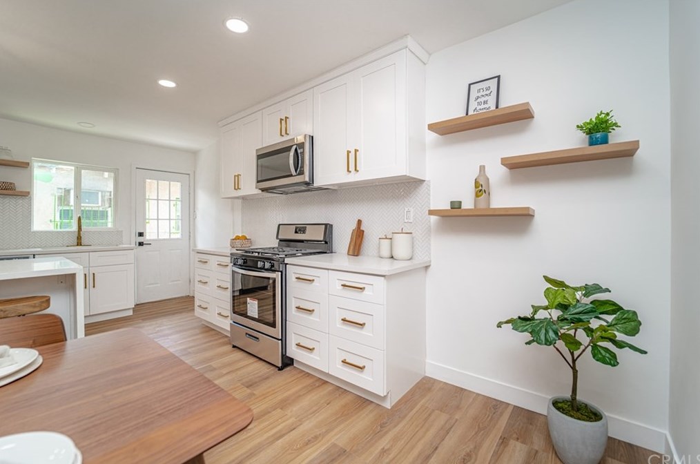 4261 Hobart Blvd, Los Angeles CA  90062-1627 exterior