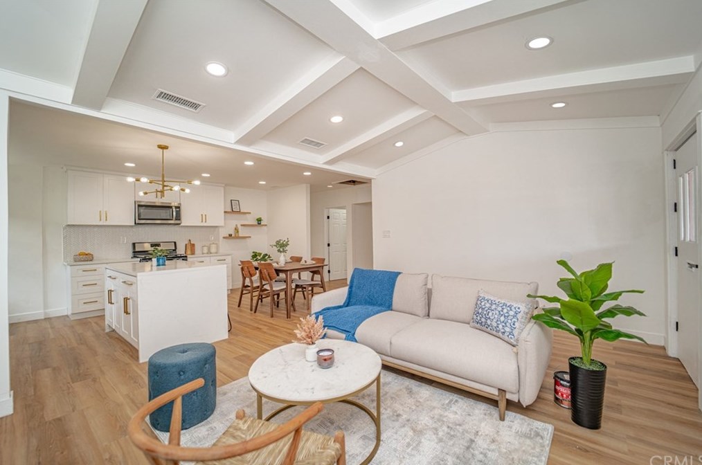 4261 Hobart Blvd, Los Angeles CA  90062-1627 exterior