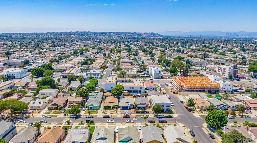 4261 Hobart Blvd, Los Angeles CA  90062-1627 exterior