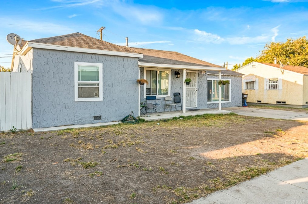 1279 127th St, Los Angeles, CA 90044-1021