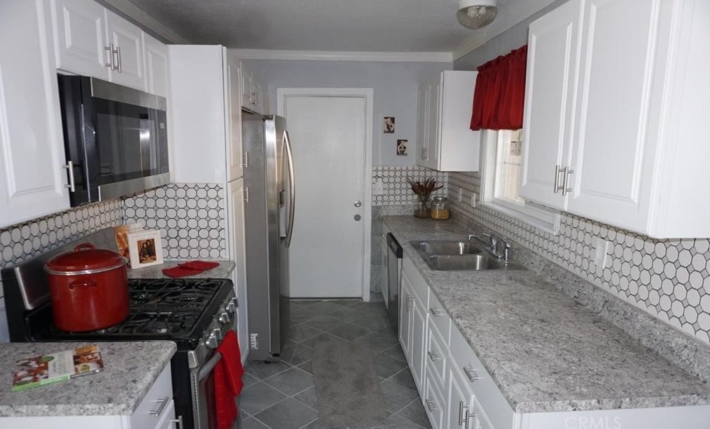 35381 Western Dr, Barstow, CA 92311-7215