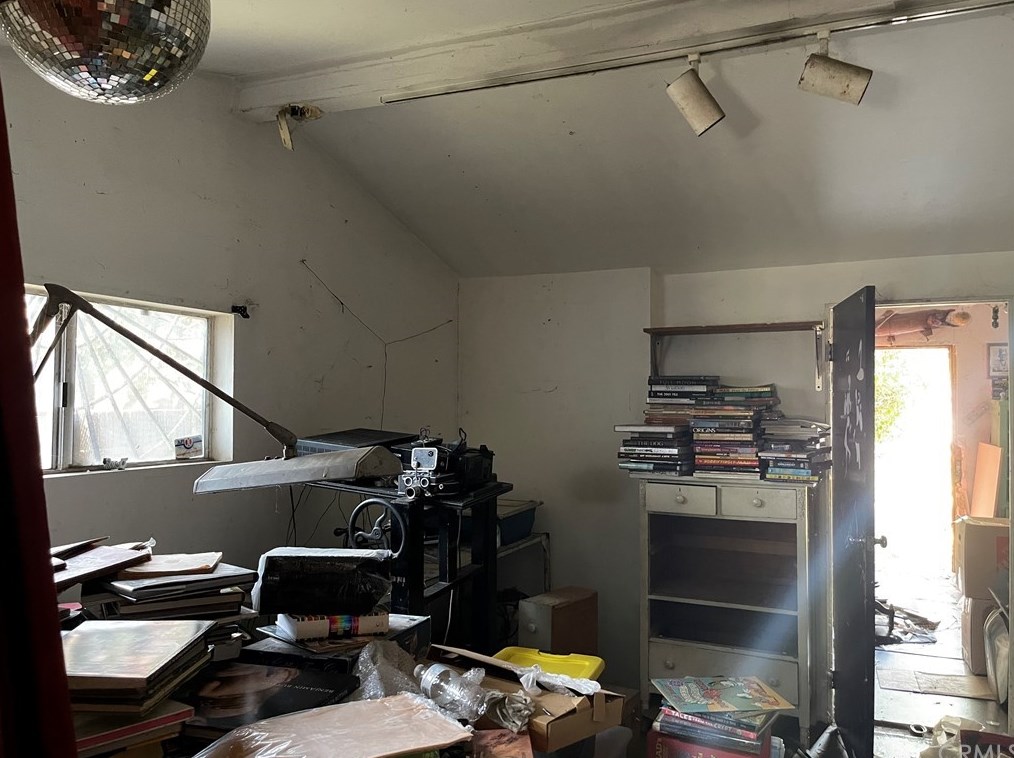 624 Colden Ave, Los Angeles CA  90044-4707 exterior
