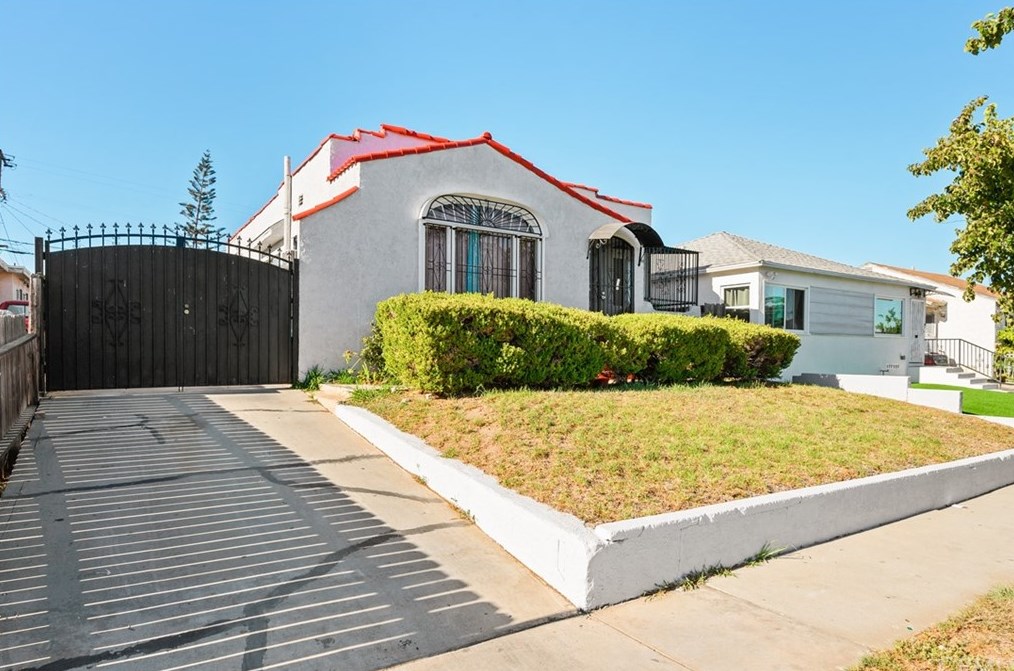 321 119th St, Los Angeles, CA 90061-2824