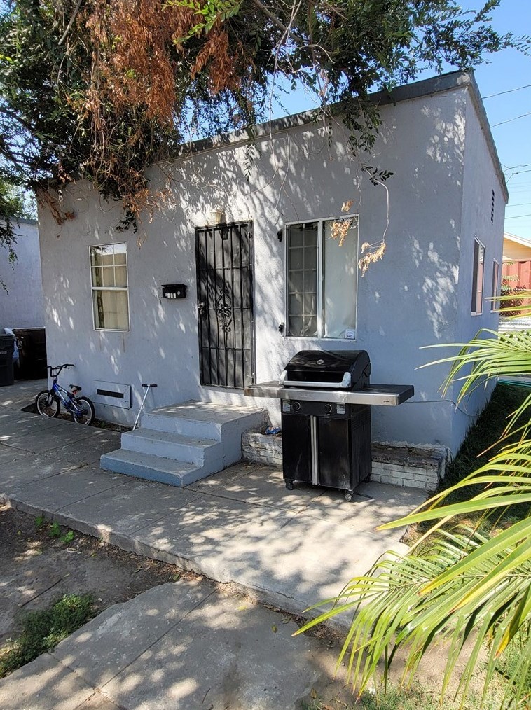 208 E Poplar St, Compton, CA 90220