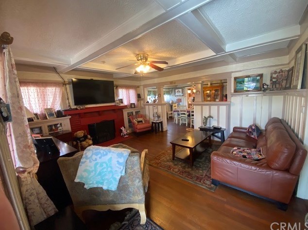 861 57th St, Los Angeles, CA 90011-5219