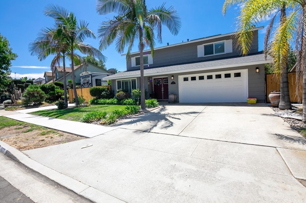 1037 Phillips St, Vista, CA 92083