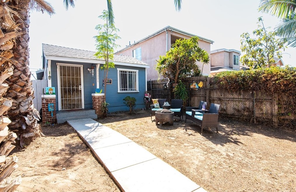 11204 Towne Ave, Los Angeles, CA 90061-3058