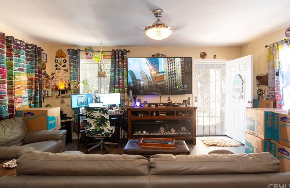 11204 Towne Ave, Los Angeles CA  90011-3435 exterior