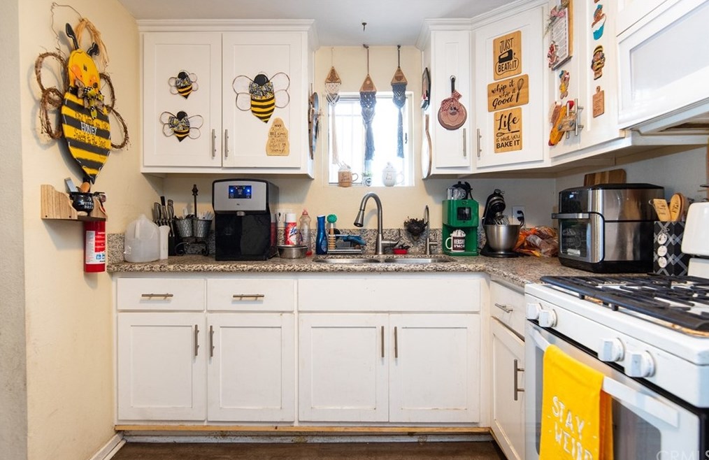 11204 Towne Ave, Los Angeles CA  90011-3435 exterior