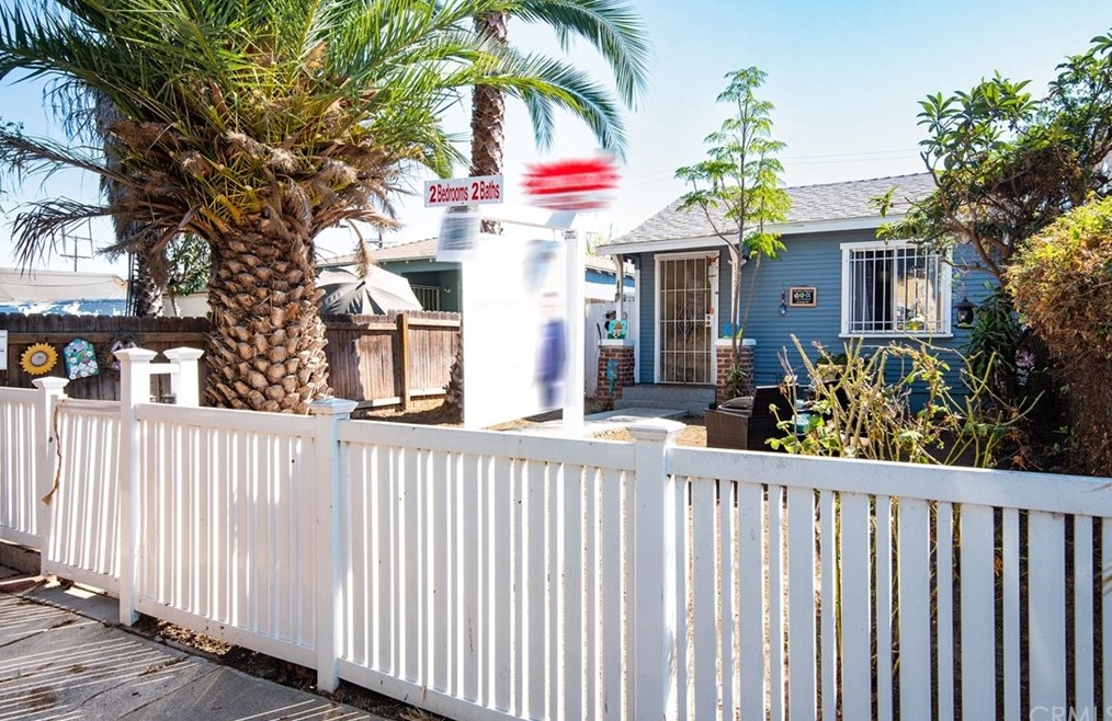 11204 Towne Ave, Los Angeles CA  90061-3058 exterior