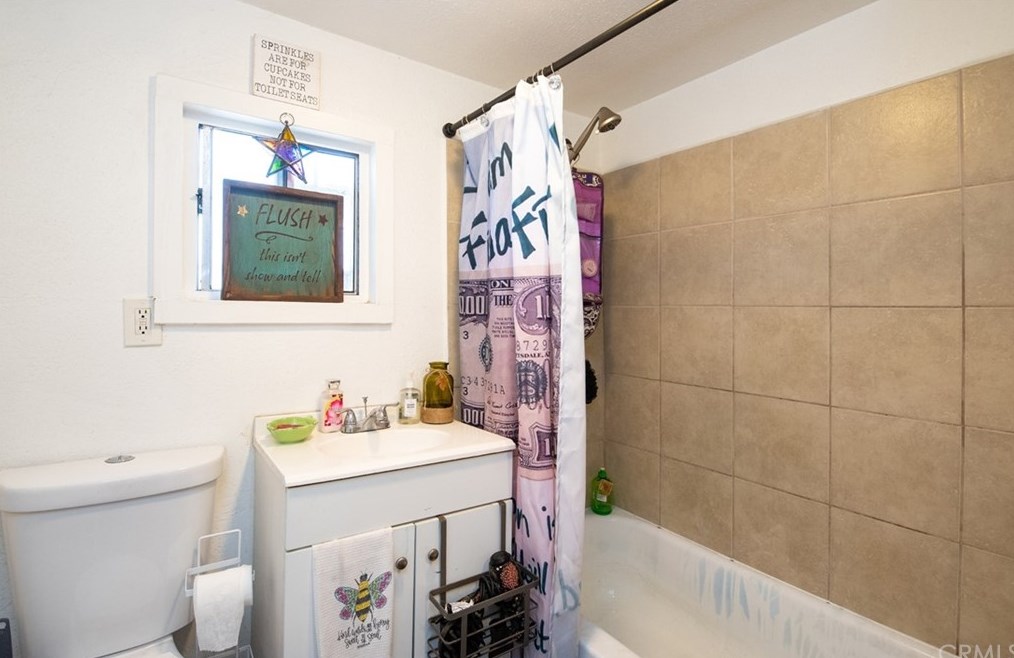 11204 Towne Ave, Los Angeles CA  90011-3435 exterior