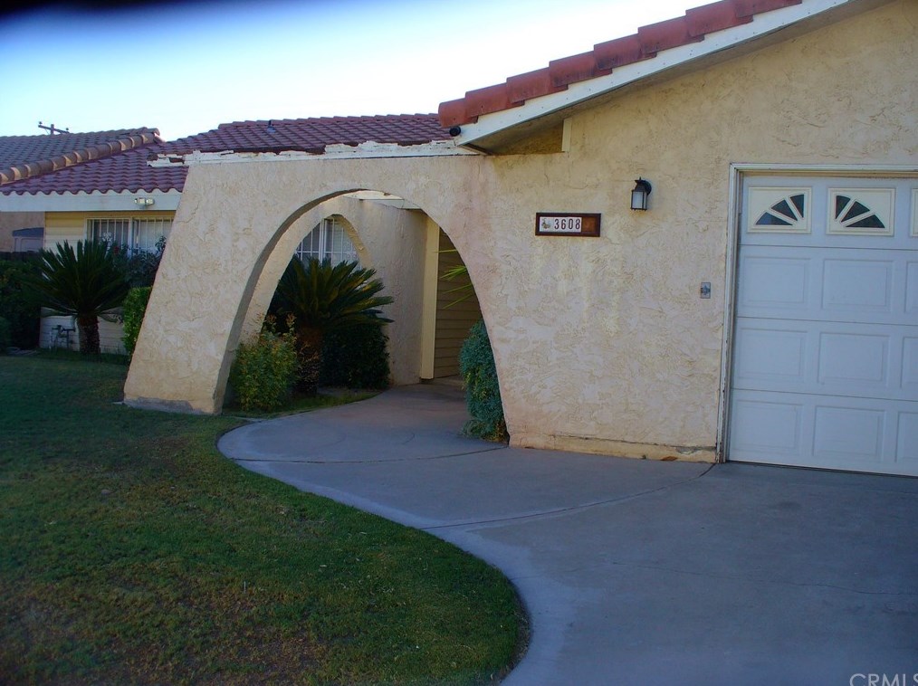 3608 Mccourry St, Bakersfield CA  93304-6437 exterior