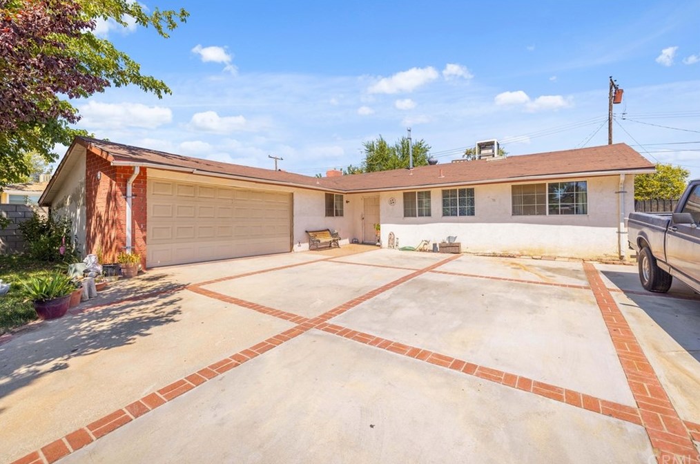 1145 Avenue, Palmdale, CA