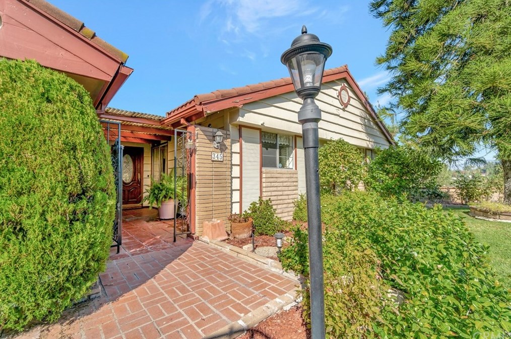 345 Laspino Ln, Pomona, CA 91765-1822