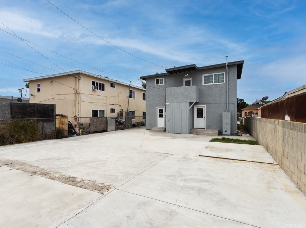 427 83rd St, Los Angeles CA  90003-3101 exterior