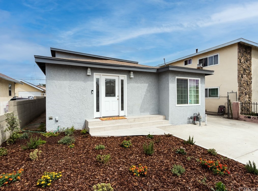 427 83rd St, Los Angeles CA  90003-3101 exterior