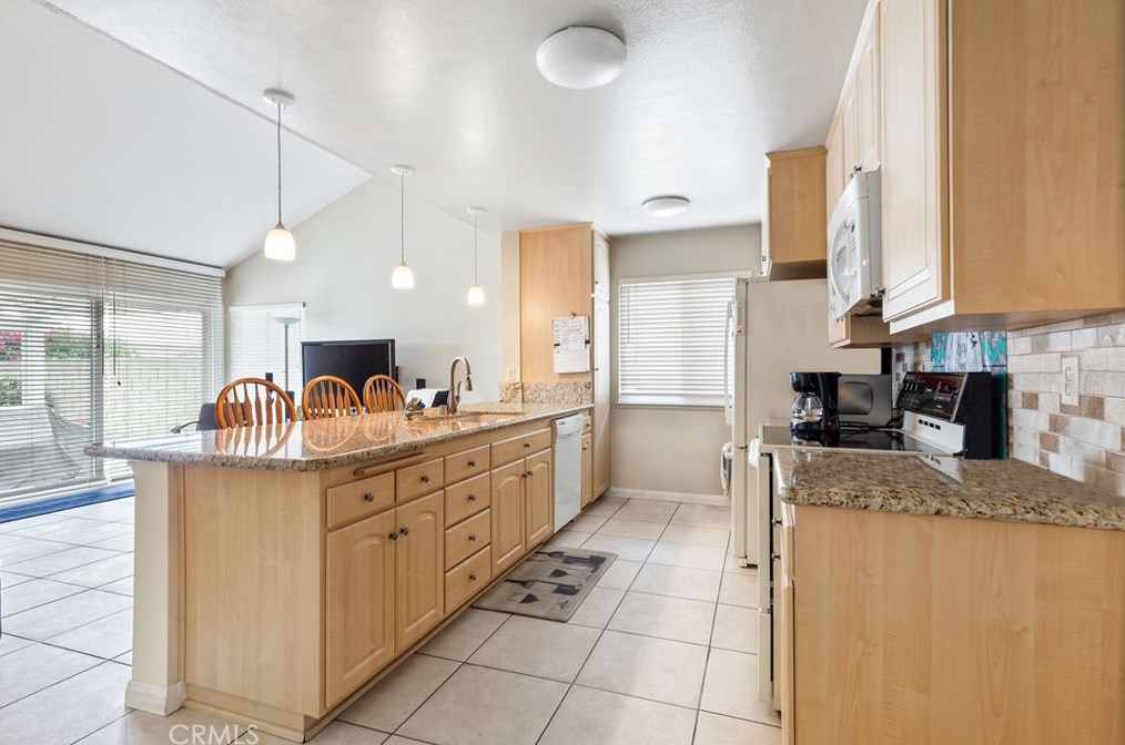 13076 Briarwood St, Artesia CA  90703-7371 exterior