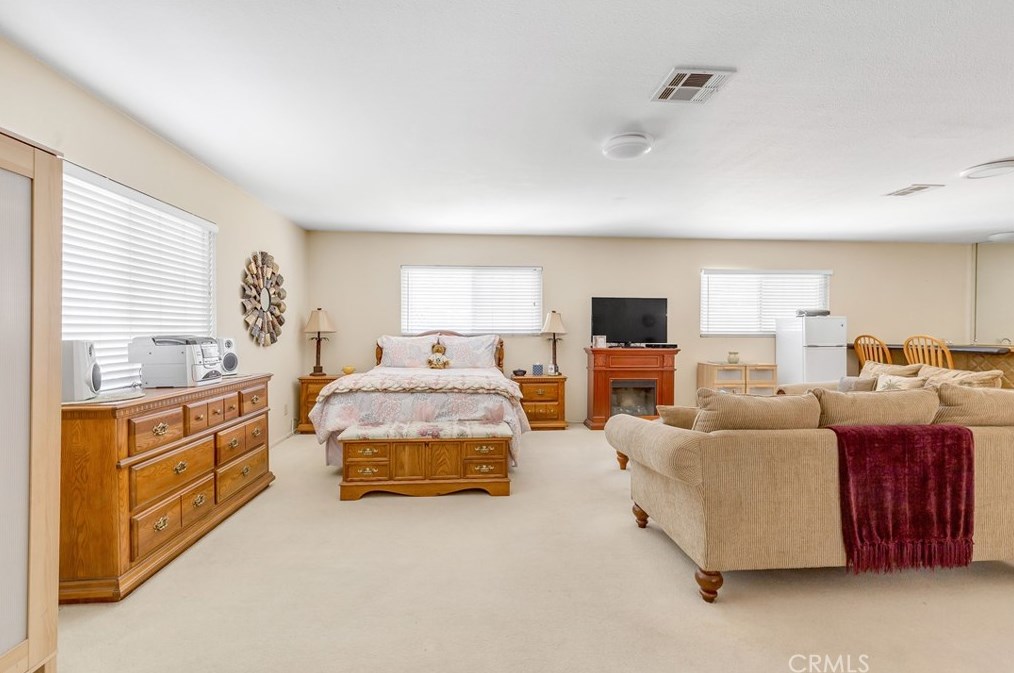 13076 Briarwood St, Artesia CA  90703-7371 exterior