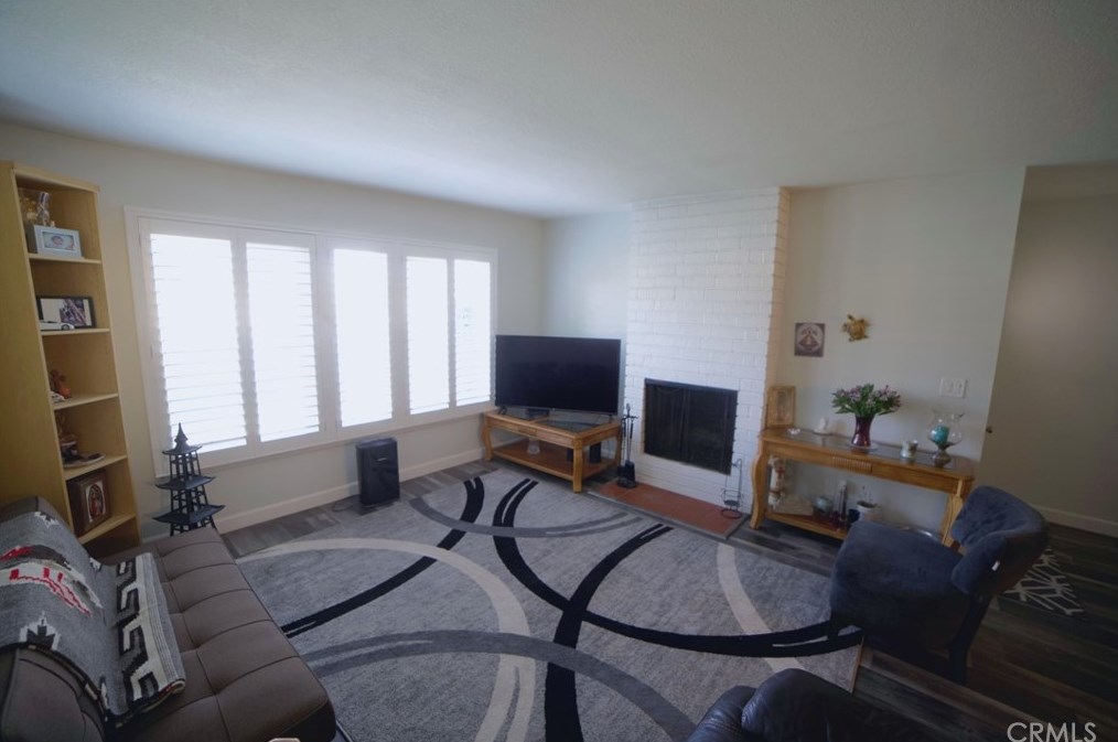 1964 W Glenoaks Ave #b, Anaheim, CA 92801