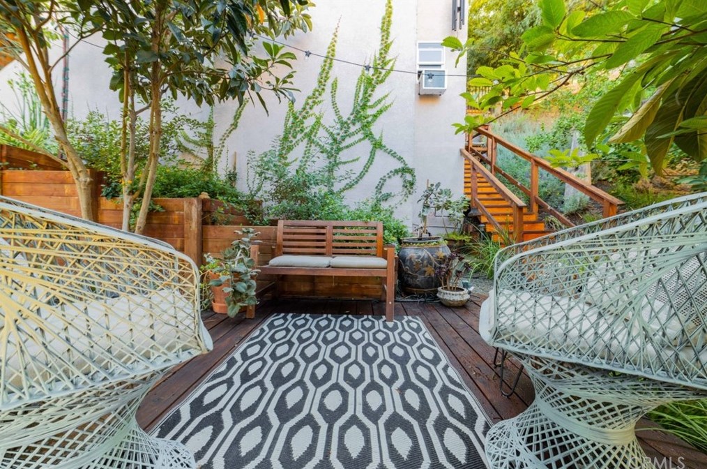 2645 Onyx Dr, Los Angeles, CA 90032-2525