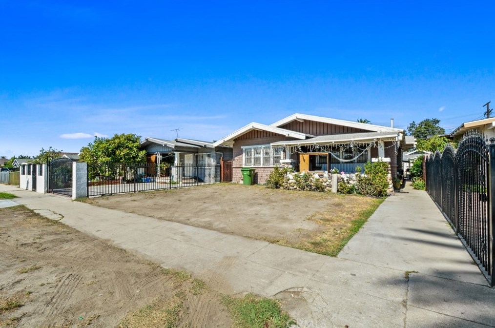 1321 51st Pl, Los Angeles, CA 90037-3424