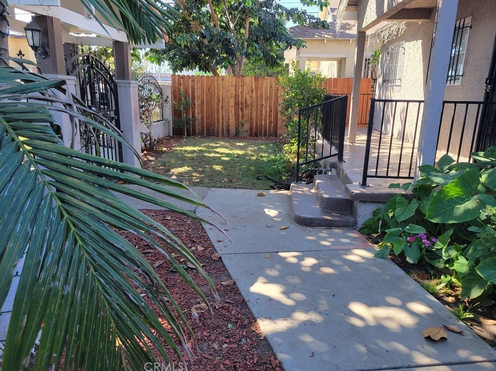 1739 56th St, Los Angeles CA  90062-2730 exterior