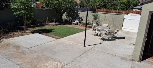 943 Olive St, Colton, CA 92324-2560