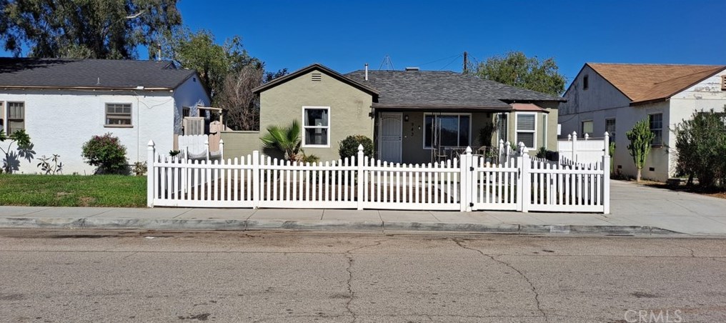 943 Olive St, Colton CA  92324-2560 exterior