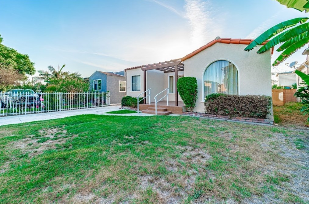 8661 Garden View Ave, South Gate, CA 90280