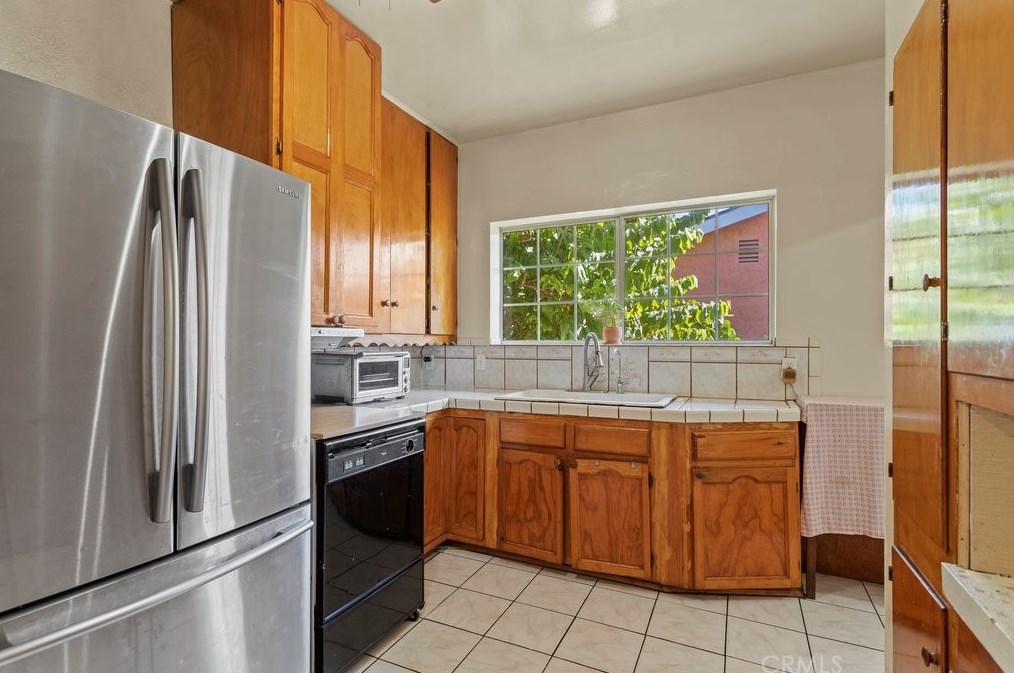 211 126th St, Los Angeles CA  90044-3818 exterior
