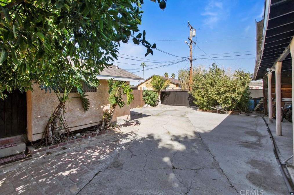 211 126th St, Los Angeles CA  90044-3818 exterior