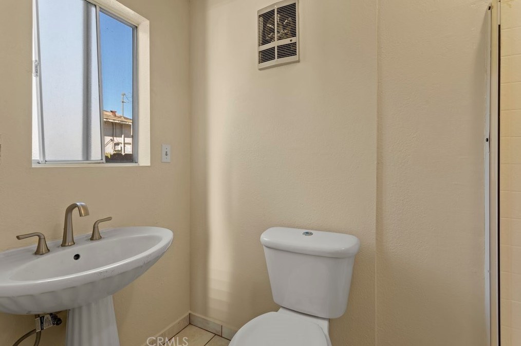 211 126th St, Los Angeles CA  90044-3818 exterior