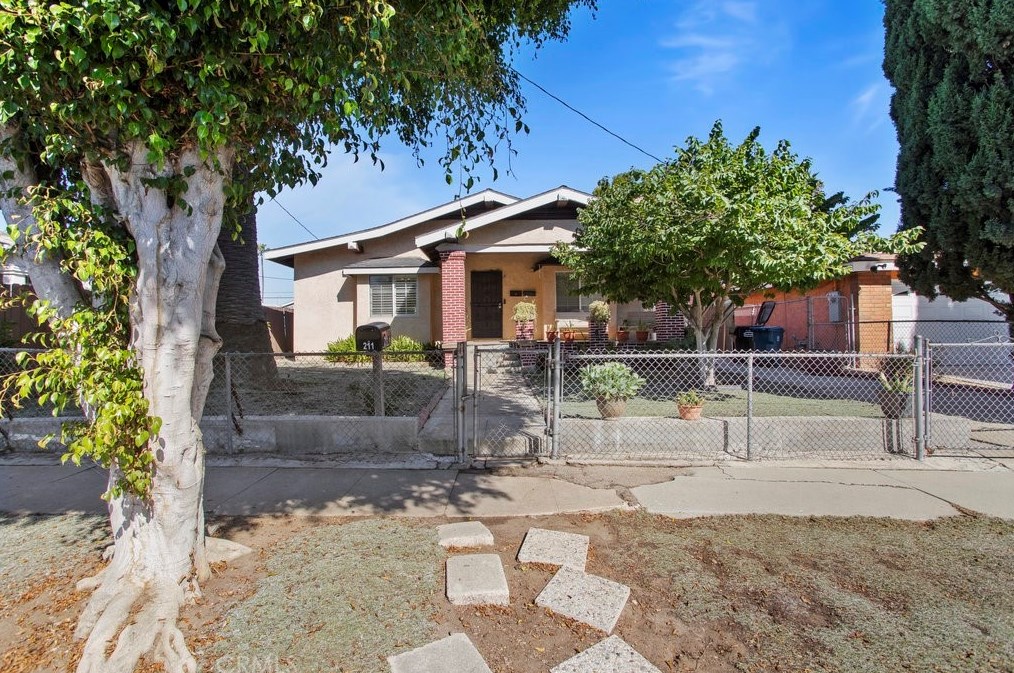 211 126th St, Los Angeles, CA 90061-2314