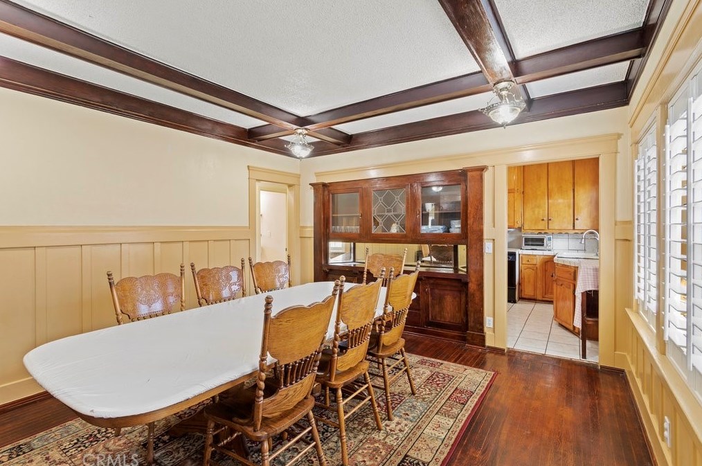 211 126th St, Los Angeles CA  90044-3818 exterior