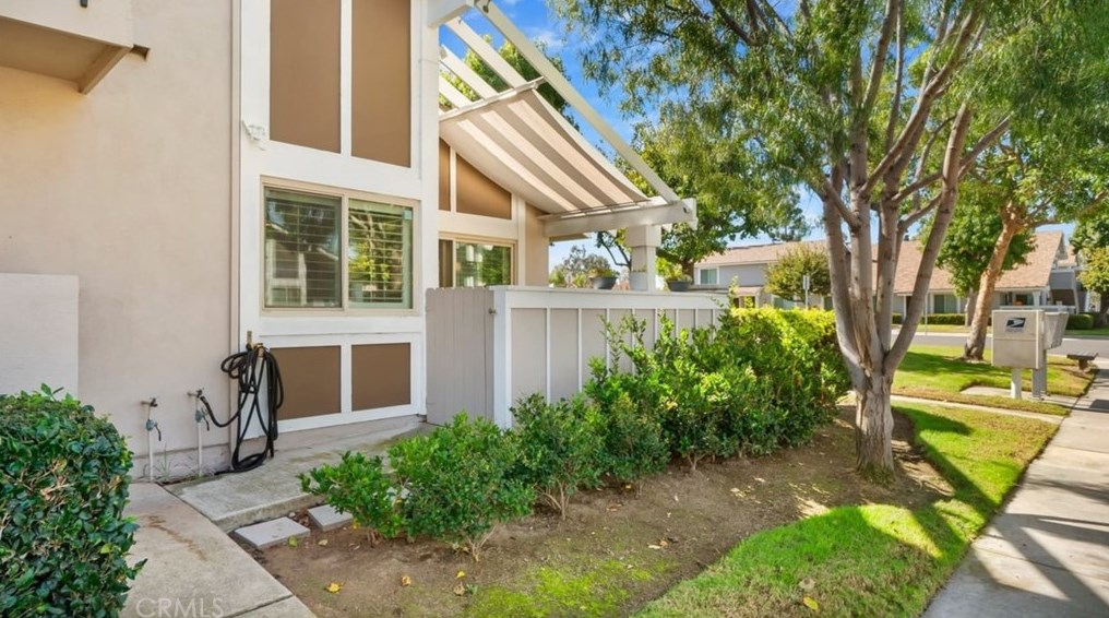 6702 Sun Dr, Huntington Beach, CA 92647-5224