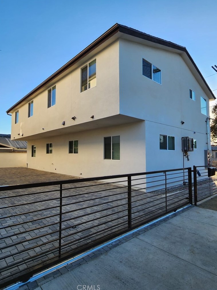 6860 Gentry Ave, North Hollywood, CA 91605