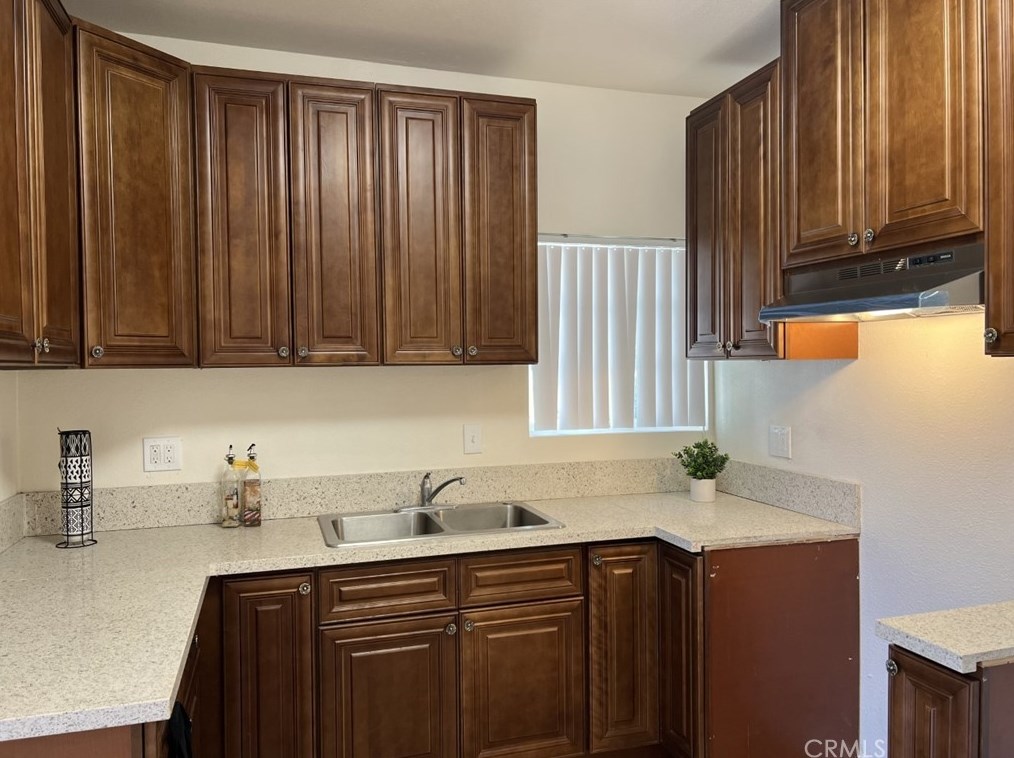 211 S Olive Ave, Rialto, CA 92376