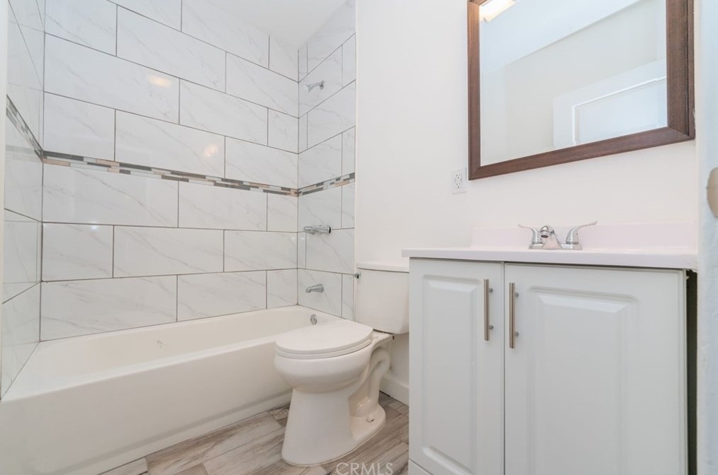 325 65th St, Los Angeles CA  90003-1425 exterior