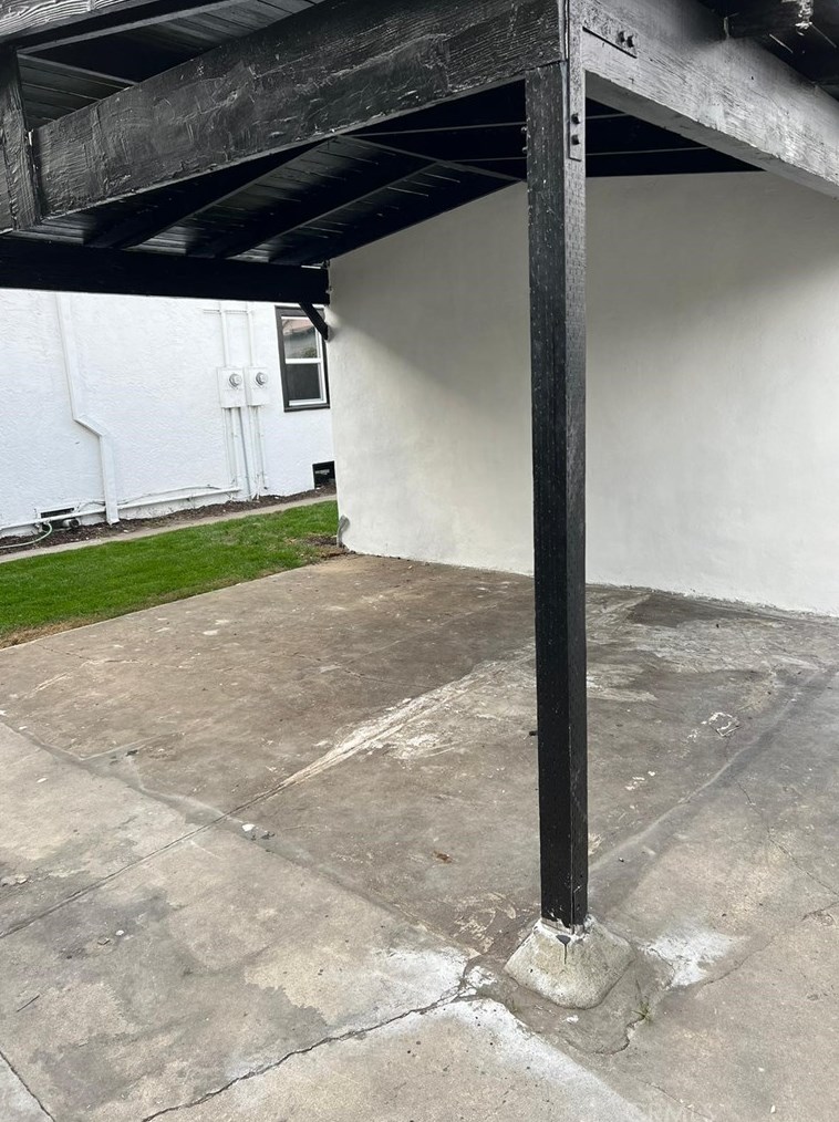 325 65th St, Los Angeles CA  90003-1425 exterior