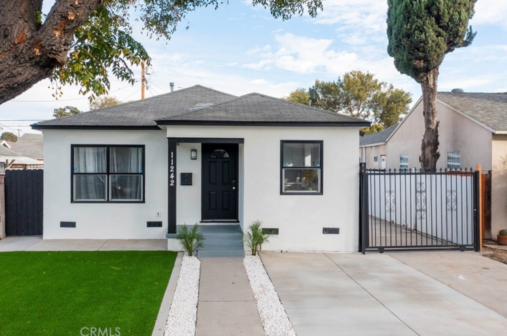 11242 Pine Ave, Lynwood, CA 90262