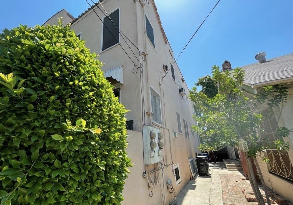 212 Park View St, Los Angeles CA  90057-2012 exterior
