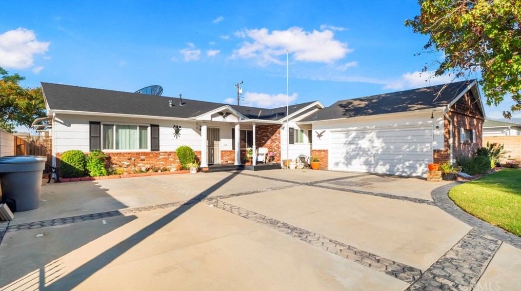 1033 N Virginia Ave, Covina, CA 91722