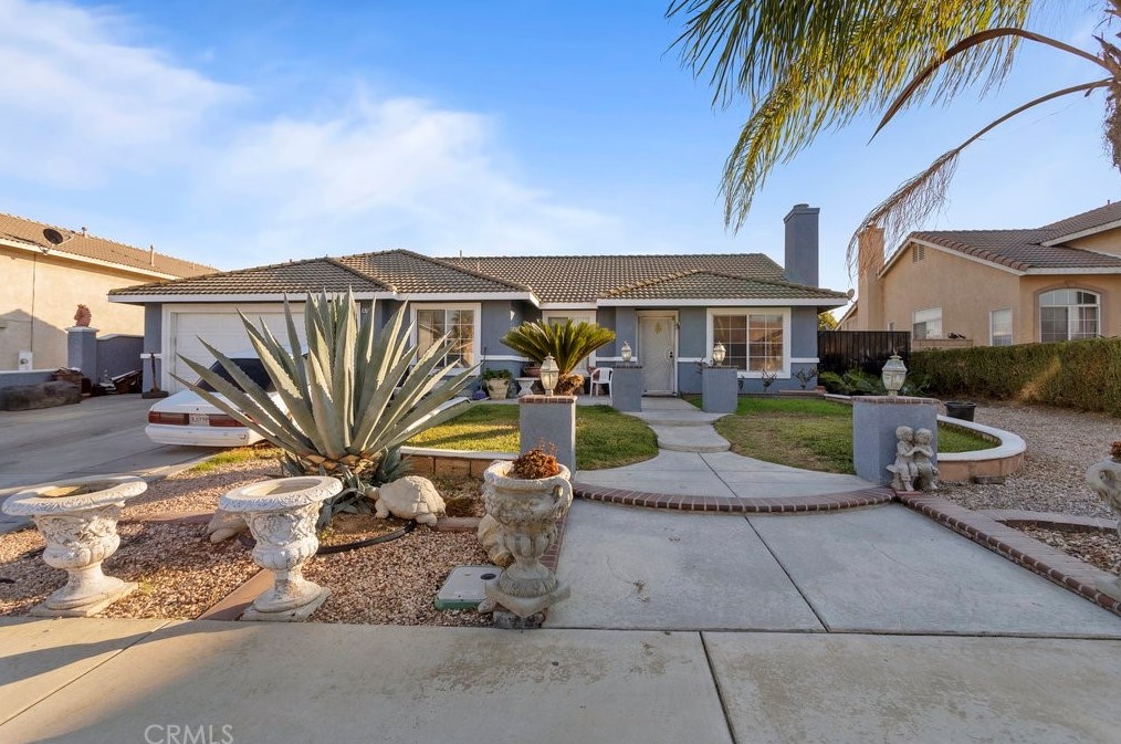 18765 Buckskin Dr, Bloomington, CA 92316
