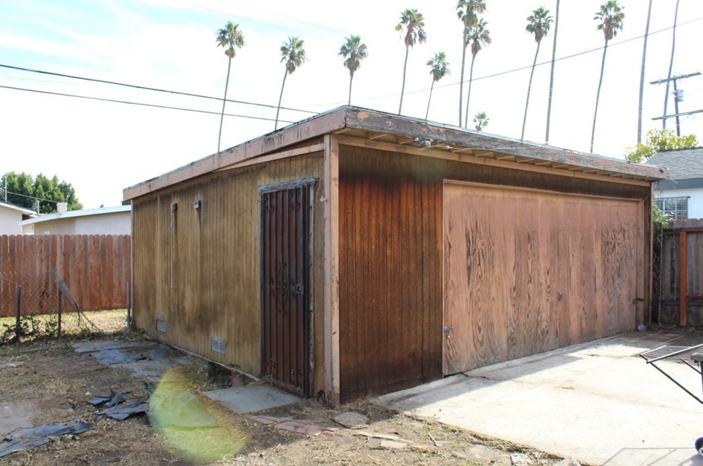 6326 8th Ave, Los Angeles CA  90043-4158 exterior