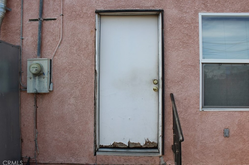 6326 8th Ave, Los Angeles CA  90043-4158 exterior