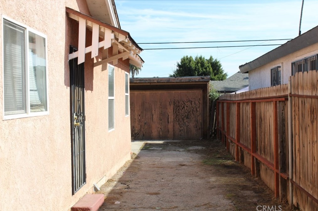 6326 8th Ave, Los Angeles, CA 90043-4158