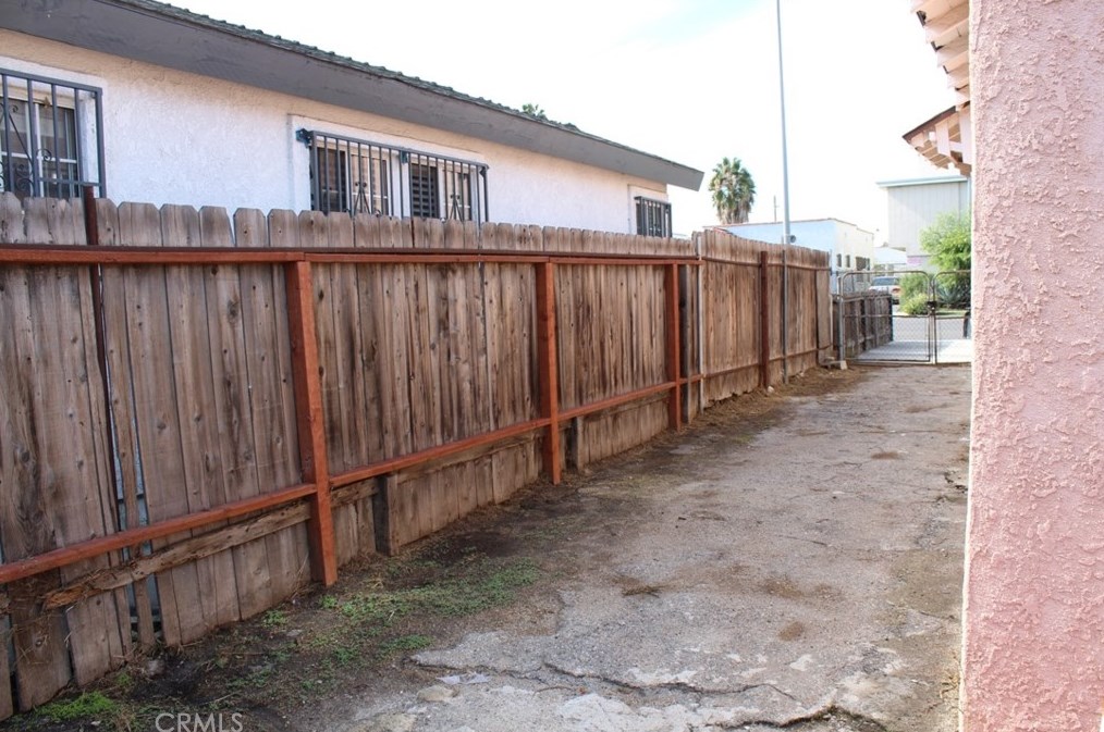 6326 8th Ave, Los Angeles CA  90043-4158 exterior