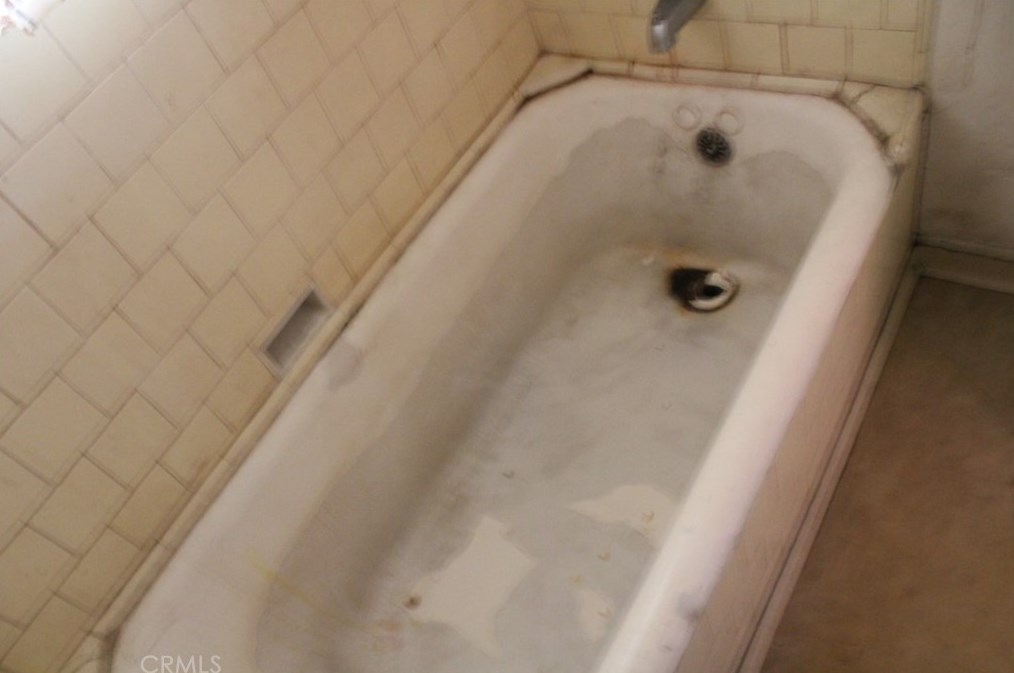 6326 8th Ave, Los Angeles CA  90043-4158 exterior