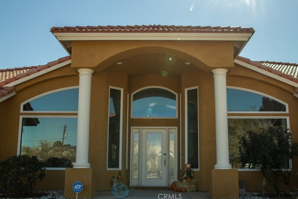 14955 Riverside Ct, Apple Valley CA  92307-4853 exterior
