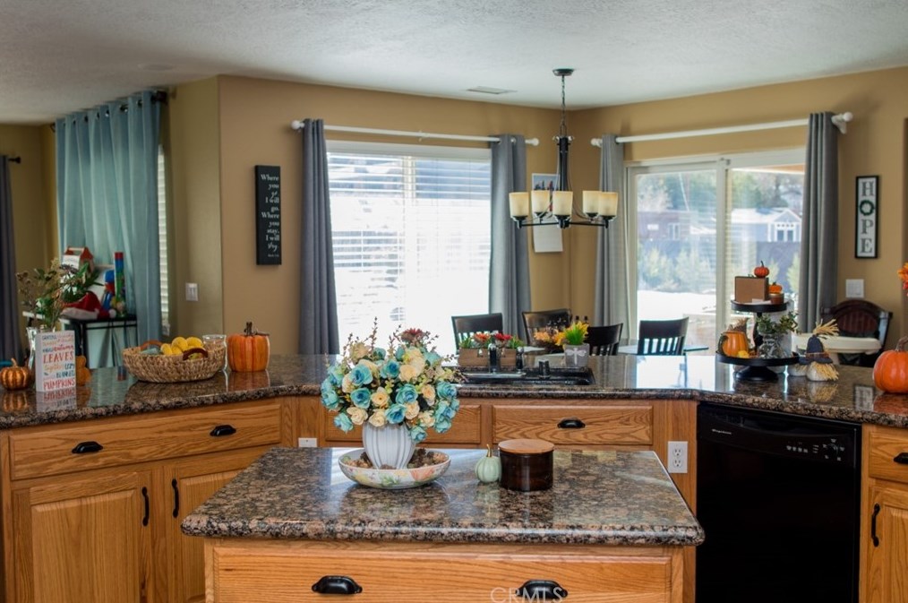 14955 Riverside Ct, Apple Valley CA  92307-4853 exterior
